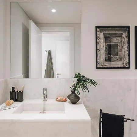 Verapaz - 1 Bedroom In Chiado Apartment Lisbon